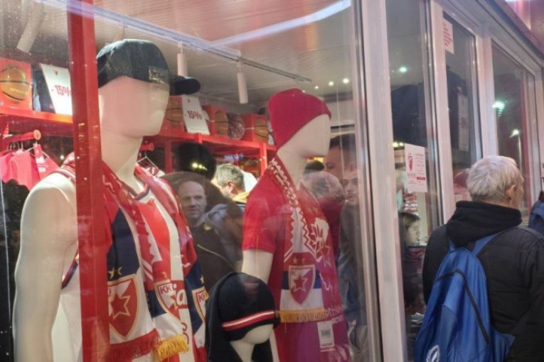Navijači Zvezde Meridianbet pohrlili u Red Star shop