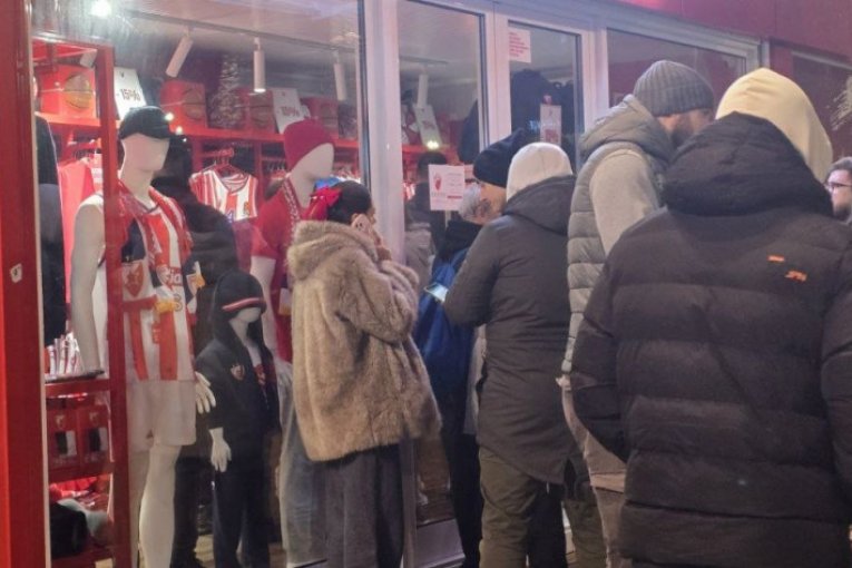 Navijači Zvezde Meridianbet pohrlili u Red Star shop