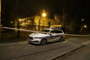 BRUTALNO PRETUKLI ČOVEKA, PA PUŠTENI NA SLOBODU! Četvorica napadača oborila muškarca na tlo, a onda ga ŠUTIRALI PO GLAVI!