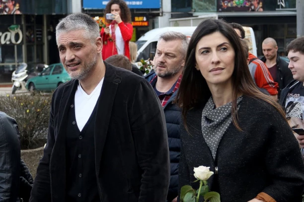 EVO KO PRAVI DRUŠTVO ČEDI JOVANOVIĆU U VILI U ZEMUNU! Komšije progovorile o razvodu lidera LDP-a: NERAZDVOJNI SU