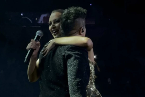 NIJE VEROVALA DA ĆE JOJ SE OVAKO NEŠTO DESITI NA KONCERTU MARIJE ŠERIFOVIĆ: Objavljen snimak sa lica mesta, Aleksandra Prijović se obratila javnosti!