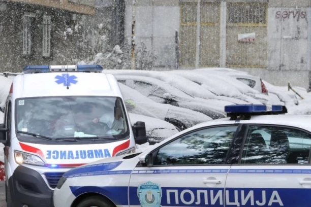 SLETEO SA PUTA, PA SE ZAKUCAO U RASVETU! Teška nesreća u Nišu, vozač odmah prevezen u bolnicu!