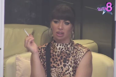 ISPLIVAO ŠOK-SNIMAK MILJANE KULIĆ: Ovako je kockala za vreme bekstva iz "Elite" nakon što je OPLJAČKALA PRODUKCIJU (VIDEO)