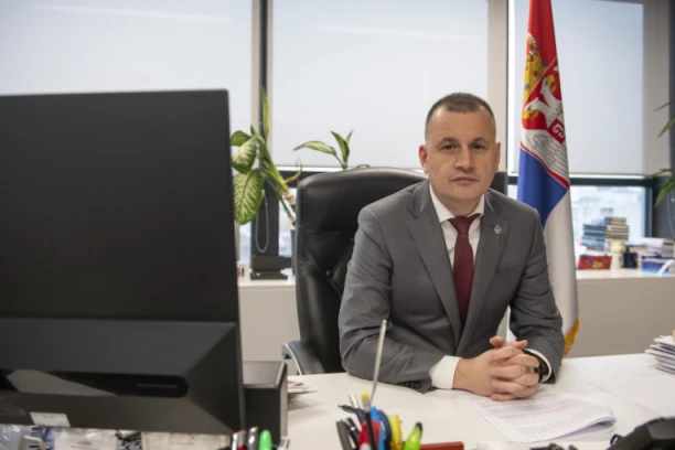 PLANIRAO UPAD I BLOKADU DRŽAVNIH INSTITUCIJA! Blokaderu (20) određeno zadržavanje do 48 sati zbog pozivanja na nasilnu promenu ustavnog uređenja!