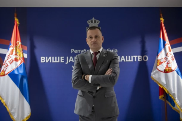 UHAPŠENO 13 OSOBA! Glavni javni tužilac Nenad Stefanović otkrio nove detalje hapšenja zbog korupcije: UZELI PREKO 2 MILIONA EVRA! (VIDEO)