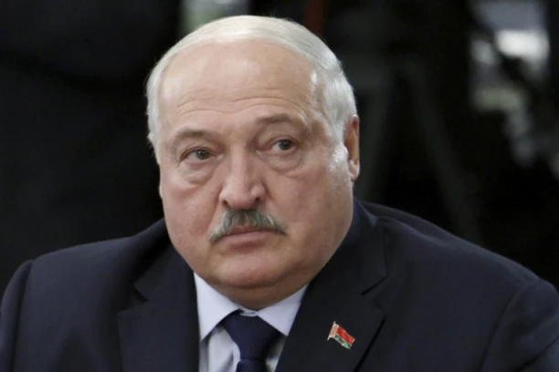 ZATVORENA GLASAČKA MESTA U BELORUSIJI! Vodi, ko drugi, nego Lukašenko!