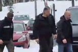 PRVI SNIMAK HAPŠENJA NENADA NEŠIĆA! Evo šta je poručio prilikom sprovođenja u policijsku stanicu! (VIDEO)