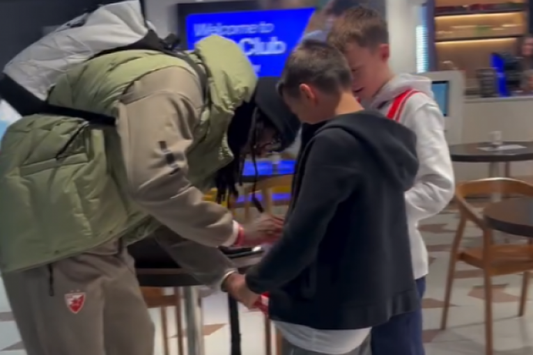 Džon Braun potpisivao dresove