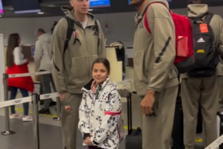 Davidovac i Bolomboj se slikali sa devojčicom