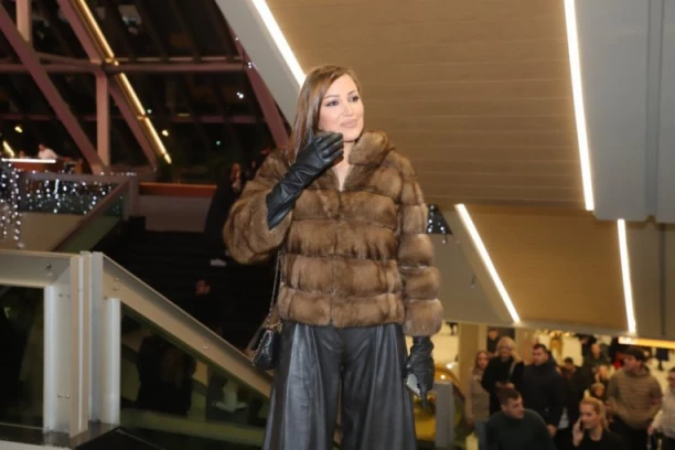 PRIJA SE VRAĆA NA VELIKA VRATA: Nakon porođaja najavila SPEKTAKL - zbog jedne stvari isplakala MORE SUZA!