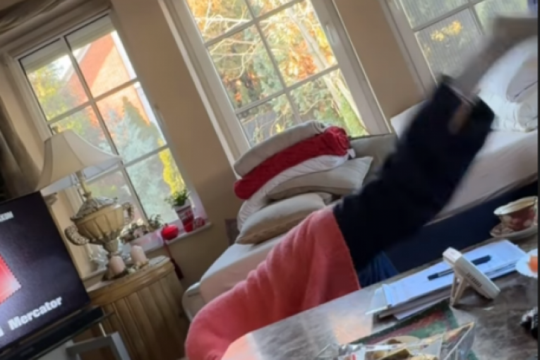 Lepa Brena vežba nogu