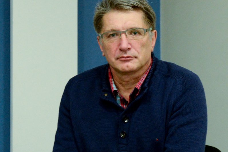 "AKO SU BEZGREŠNI I ČISTI, NEMA RAZLOGA DA KRIJU IMENA"! Vuletić o kandidatima na studentskoj listi - "LJUDI ŽELE KONKRETNE STVARI, NE DA IH ZAMLAĆUJU PARALOMA"! (VIDEO)