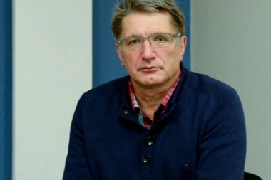 "AKO SU BEZGREŠNI I ČISTI, NEMA RAZLOGA DA KRIJU IMENA"! Vuletić o kandidatima na studentskoj listi - "LJUDI ŽELE KONKRETNE STVARI, NE DA IH ZAMLAĆUJU PARALOMA"! (VIDEO)