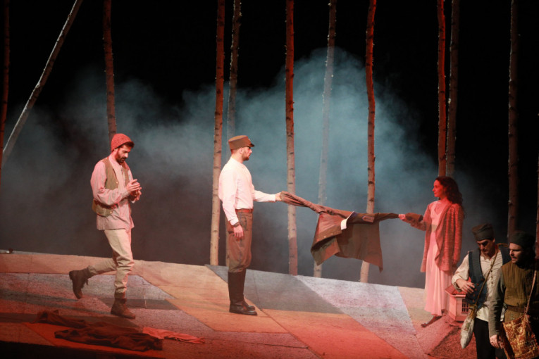 Milan Marić u predstavi "Sveti Georgije ubiva aždahu"