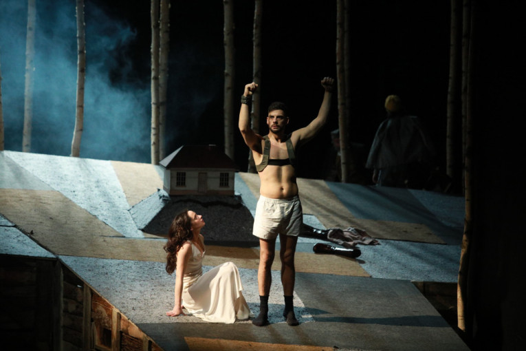 Milan Marić u predstavi "Sveti Georgije ubiva aždahu"