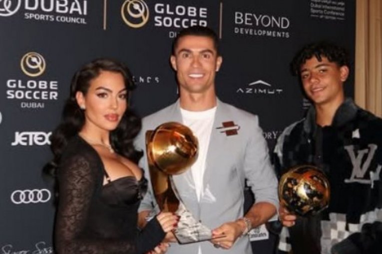 Atraktivna crnka je ukrala šou u Dubaiju