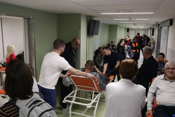 MUŠKARAC PRIMLJEN BEZ SVESTI! U toku dijagnostika teško povređenog čoveka koga je u Železniku pregazio njegov kombi!