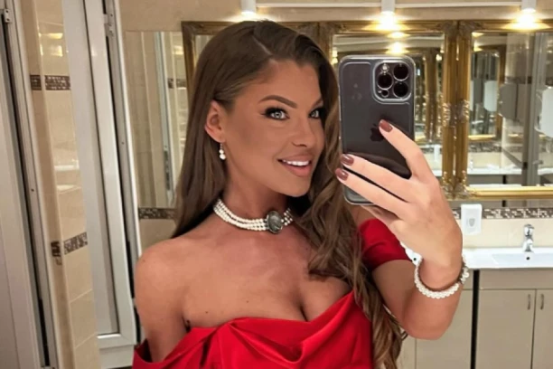 PRVA IZJAVA NAŠE PEVAČICE KOJOJ JE IZGORELA KUĆA! Ovo su detalji jezivog POŽARA u naselju na Čukarici, poznato STANJE cele porodice!