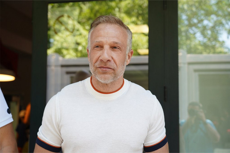 Milan Kalinić napao devojku