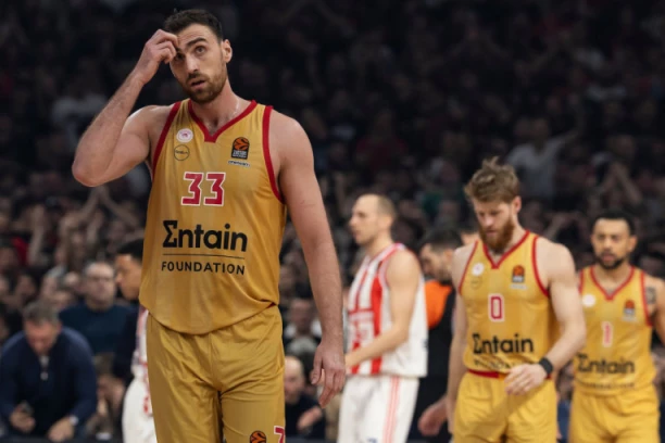 VERUJU MU! Olimpijakos spremio novi ugovor za Milutinova