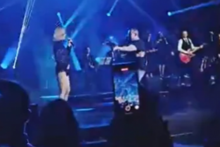 Jelena Rozga incident na koncertu