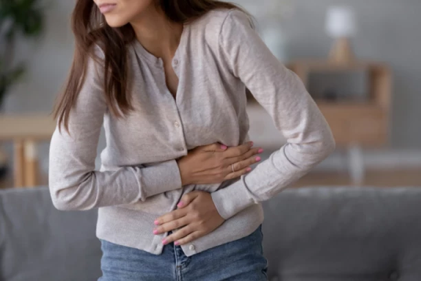 LEKAR UPOZORAVA - UKOLIKO OSETITE OVO, ODMAH U AMBULANTU! Sve više mladih se suočava sa ozbiljnim tegobama!