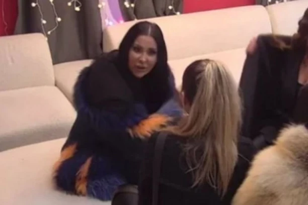 "HAJDE DA PREKOČIMO PREKO ZIDA, OVDE JE NEIZDRŽIVO": OGLASILA SE Sita Ahmić, pa PORUČILA SAMO JEDNO - Aneli neće biti lako! (FOTO)