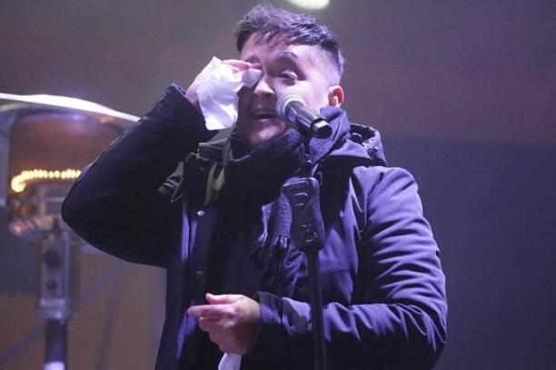 ŠOK-BOMBA NA KONCERTU MARIJE ŠERIFOVIĆ: U jednom trenutku nastao MUK u Beogradu na vodi - od ovog PRIZORA svima su POTEKLE SUZE (GALERIJA)