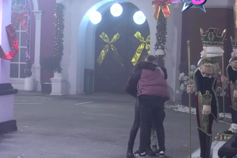 Stefan Karić sa devojkom