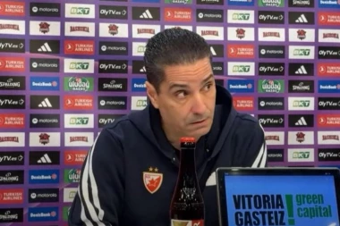 SFEROPULOSA OVAKVOG NIKADA NISMO VIDELI: Haos na konferenciji za medije - Grk ušao u otvoreni sukob sa španskim provokatorom!