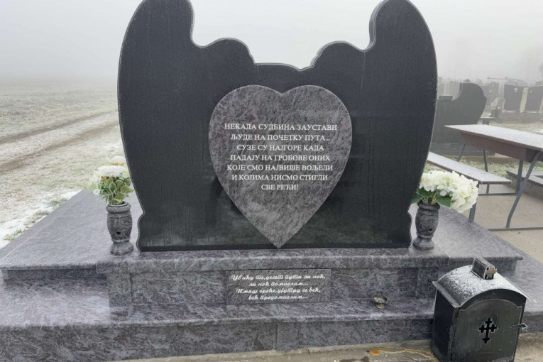 Grob Andrijane Lazić