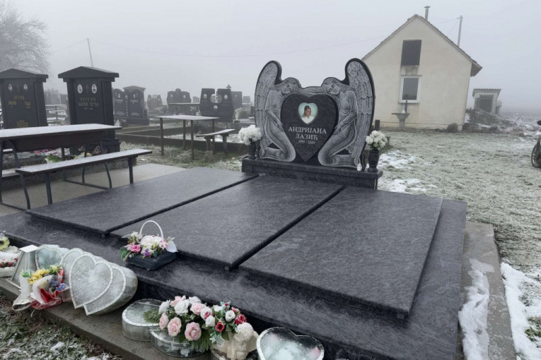 Grob Andrijane Lazić