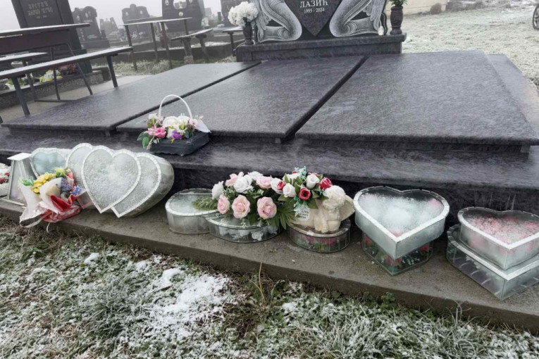 Grob Andrijane Lazić