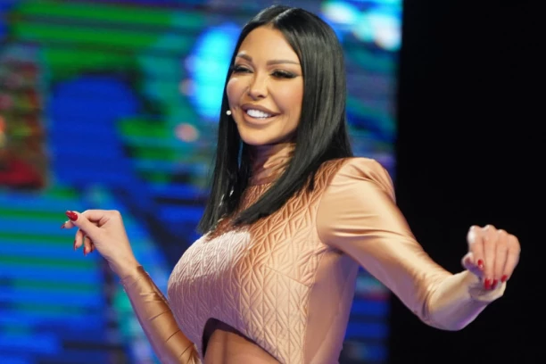 NAKON POLNOG ORGANA OSVANUO NOVI SNIMAK MAJE MARINKOVIĆ: U ovakvom izdanju je želi svaki muškarac, niste svesni šta je pokazala!