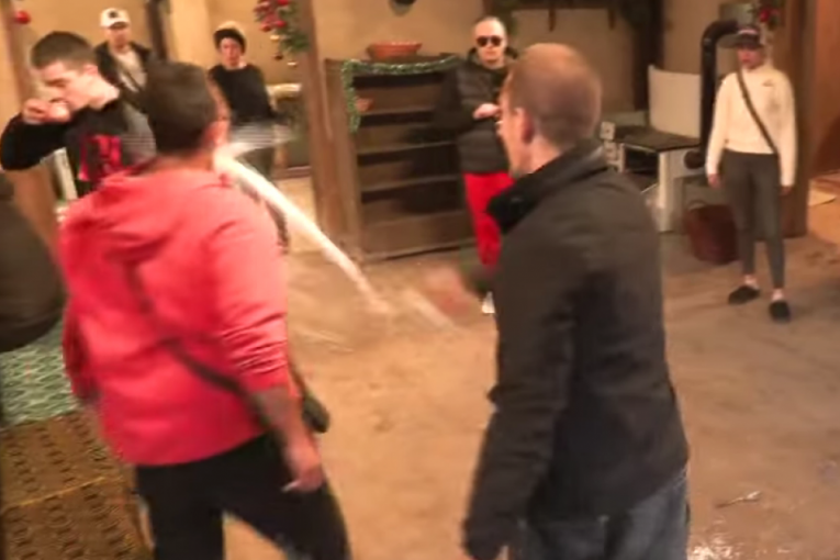 Peca prosipa sutlijaš, sukob sa Božom Džonsom Farma 8