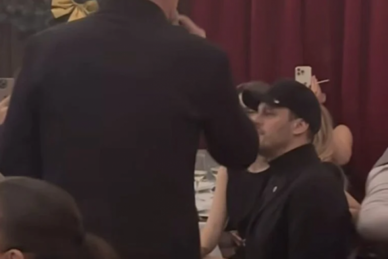 Igor Kojić sa ženom Sofijom Dacić na Kebinom nastupu u Skadarliji