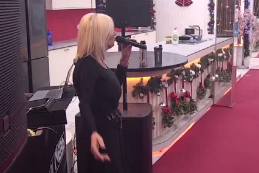 DRŽI NAJMRAČNIJE TAJNE UČESNIKA "ELITE" U MALOM PRSTU! Pevačica razvezala jezik - SVE SE VRTI OKO ASMINA I ANELI!