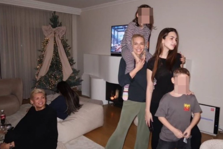 Nataša Bekvalac sa porodicom