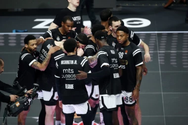 PARTIZAN VEĆ DVOCIFREN! Pljušte trojke, Koprivica dominira u odbrani!