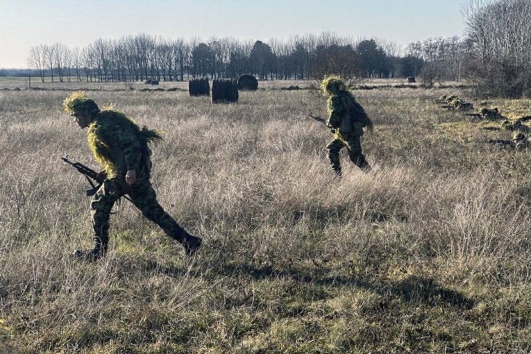 Obuka vojnika u Somboru, Valjevu i Leskovcu