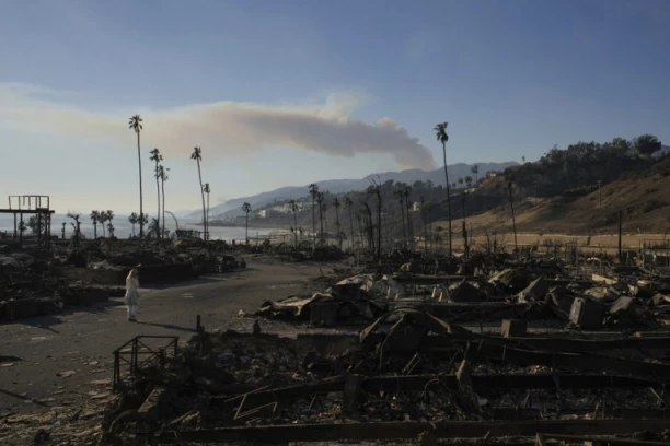 ČUDO U LOS ANĐELESU: Ugašen veliki požar! Evo koliko je objekata uništeno (VIDEO)