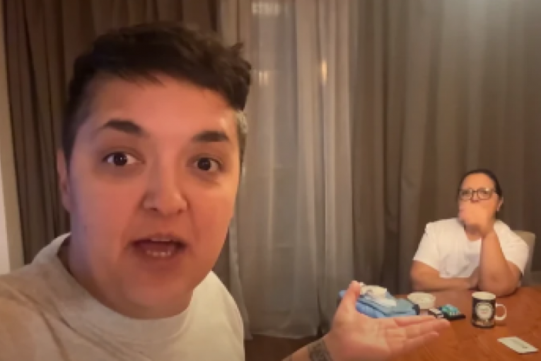 Marija Šerifović na zimovanju sa sinom i majkom