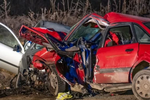 POZNATO KO JE POGINUO NA PUTU PARAĆIN-ZAJEČAR!  Troje mrtvih u sudaru audija i opela! (FOTO/VIDEO)