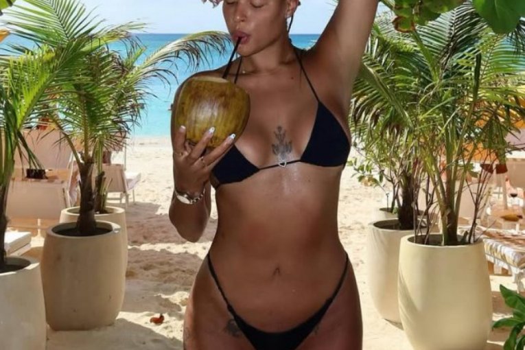 Atraktivna Australijanka sada zarađuje ogroman novac na OnlyFans platformi