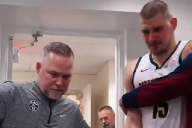 IMA LI RAZLOGA ZA BRIGU? Nakon velikog preokreta u Dalasu - bolna grimasa na licu Nikole Jokića! (VIDEO)