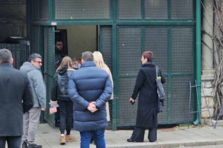 Ćerka Divna na sahrani oca Milorada Milinkovića