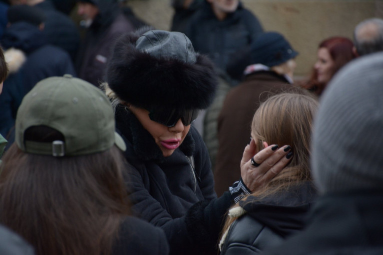 Zorana Pavić na sahrani MIlorada Milinkovića