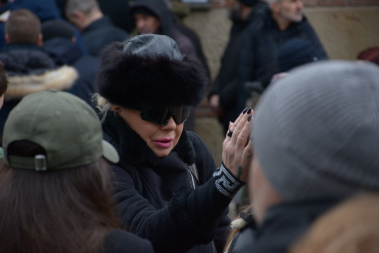 Zorana Pavić na sahrani MIlorada Milinkovića