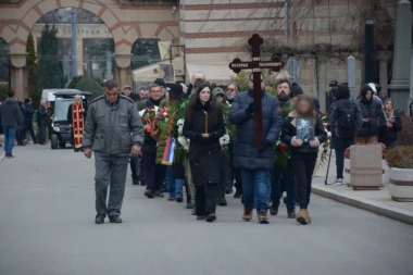 ĆERKA LJUBILA TATINU SLIKU I GLEDALA U NEBO! Prijatelja ispratio i predsednik Vučić! ČITAJTE U SRPSKOM TELEGRAFU