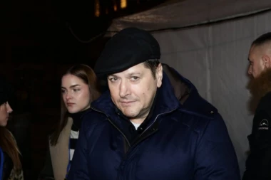 ACO PEJOVIĆ HAPŠEN, UDARENA MU HITNA ZABRANA: Pevač otkrio šta se desilo kada je pokušao da ode iz zemlje! (FOTO)